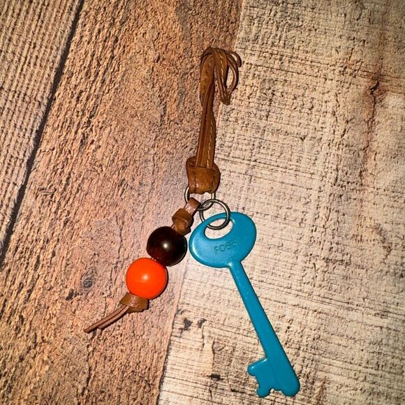 Fossil key bag charm - Picture 3 of 5